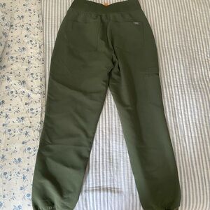 NWOT FIGS High Waisted Zamora Jogger Scrub Pants Olive/Army Green Petite XS